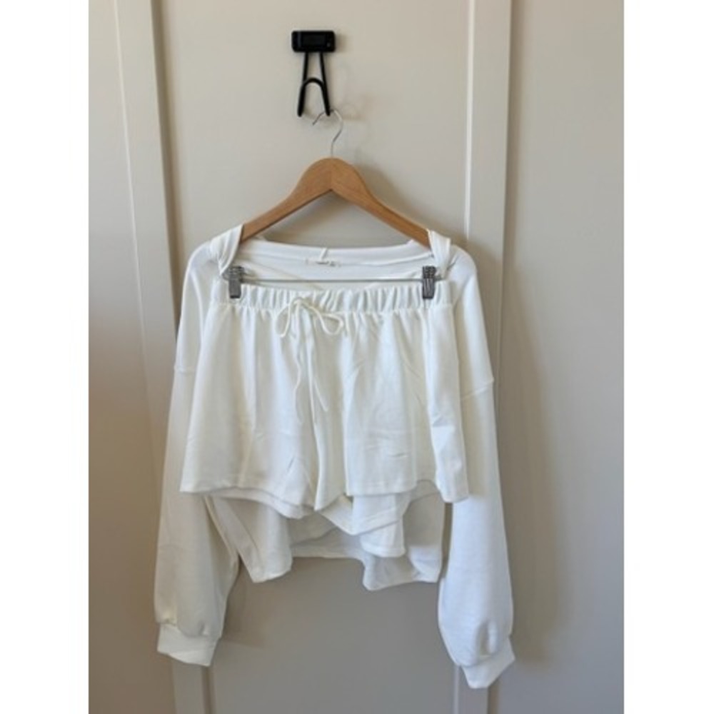 Timing LA NWT Cream/white Hoodie and Shorts Two Piece vacation Lounge Medium - Picture 6 of 7